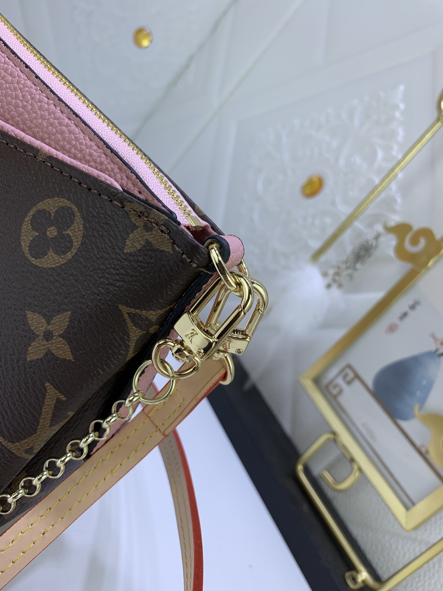 LV PALLS CLUTH M41638