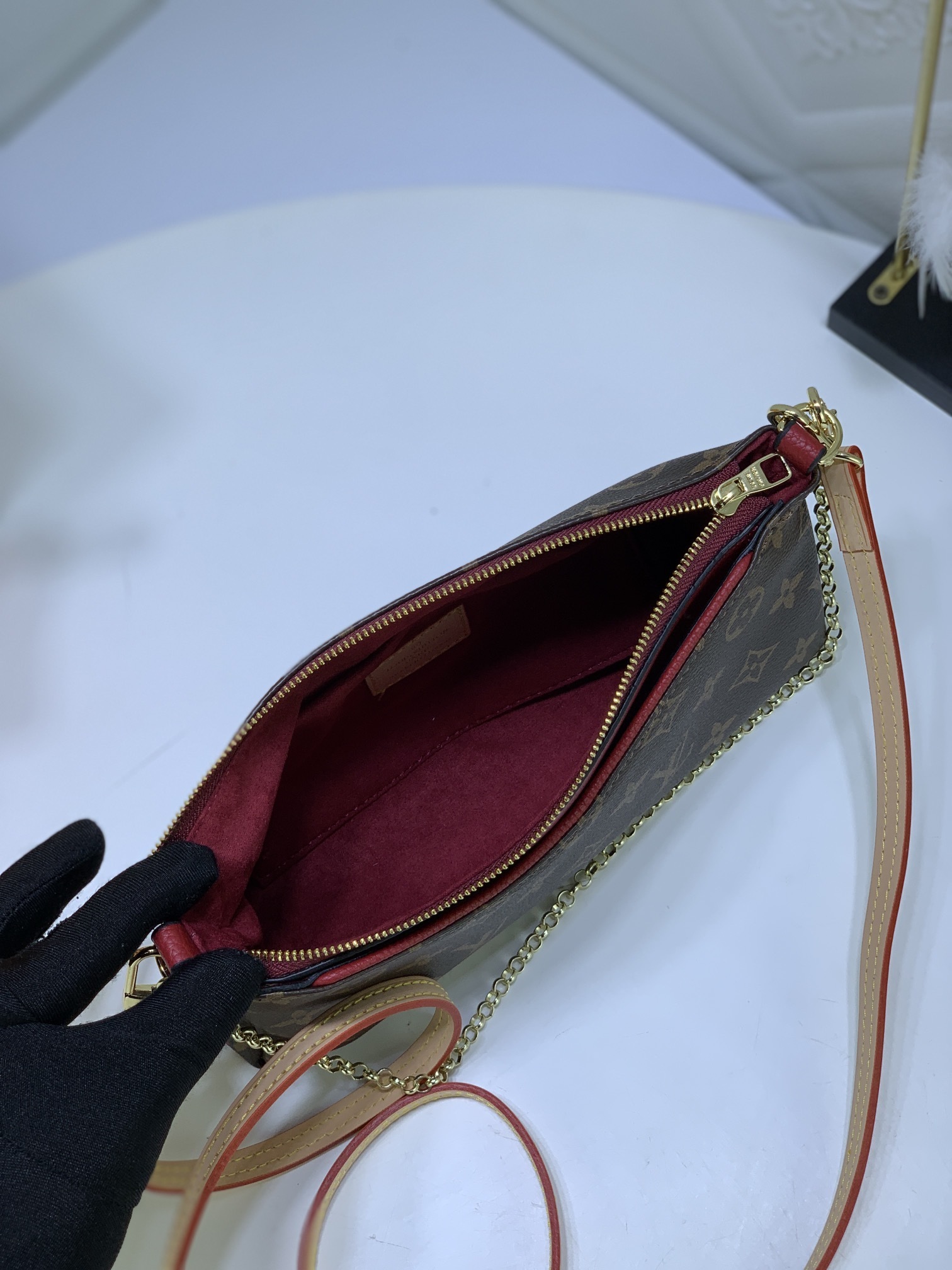 LV PALLS CLUTH M41638