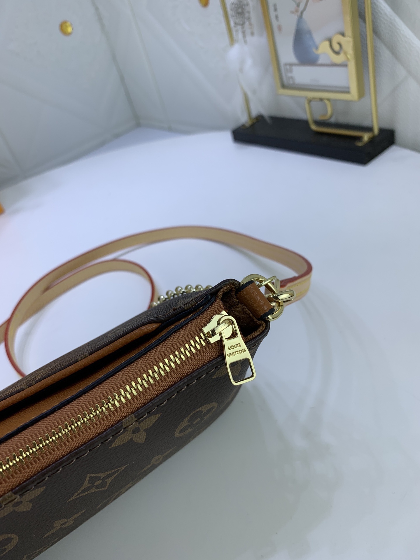 LV PALLS CLUTH M41638