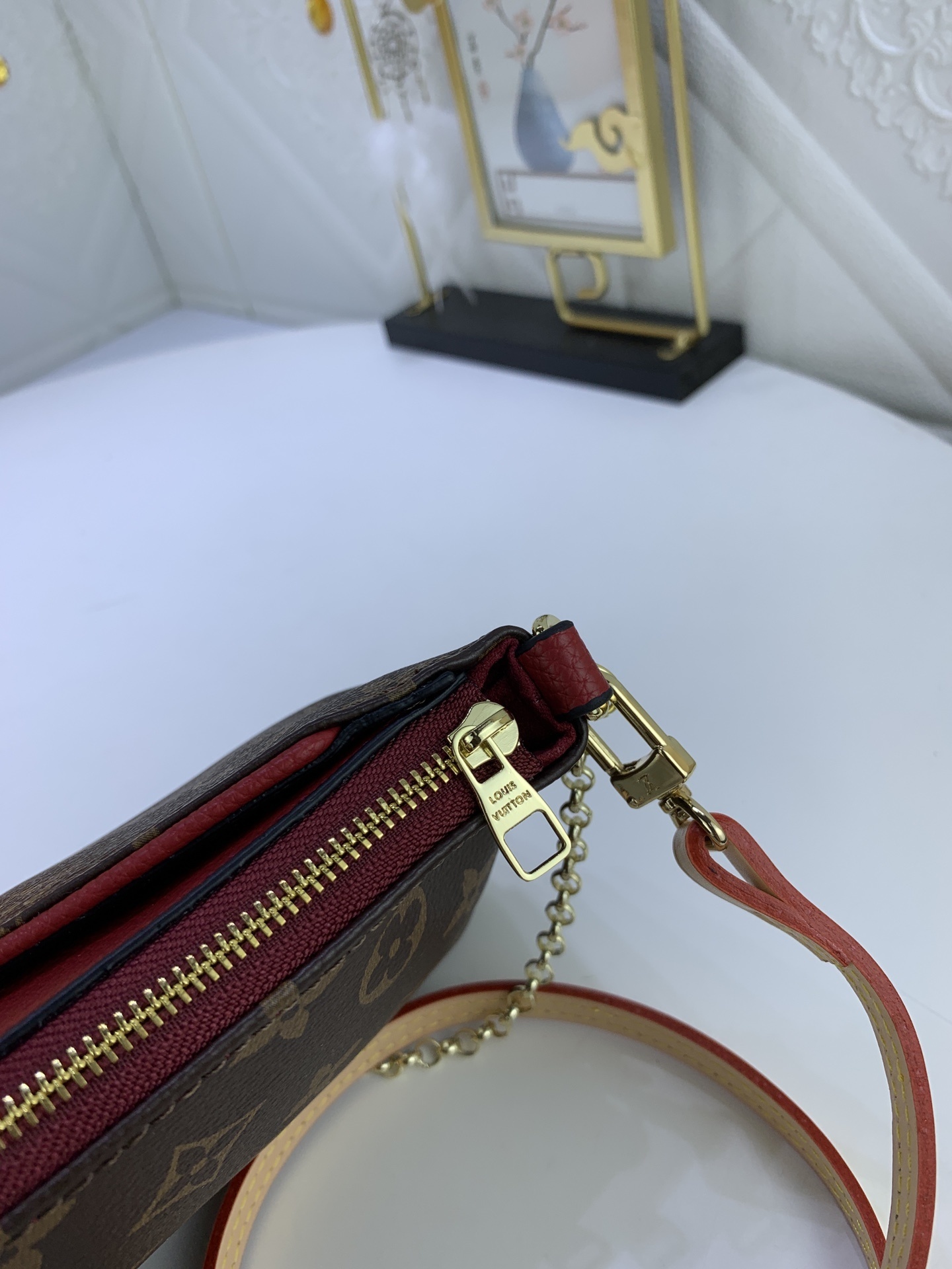 LV PALLS CLUTH M41638