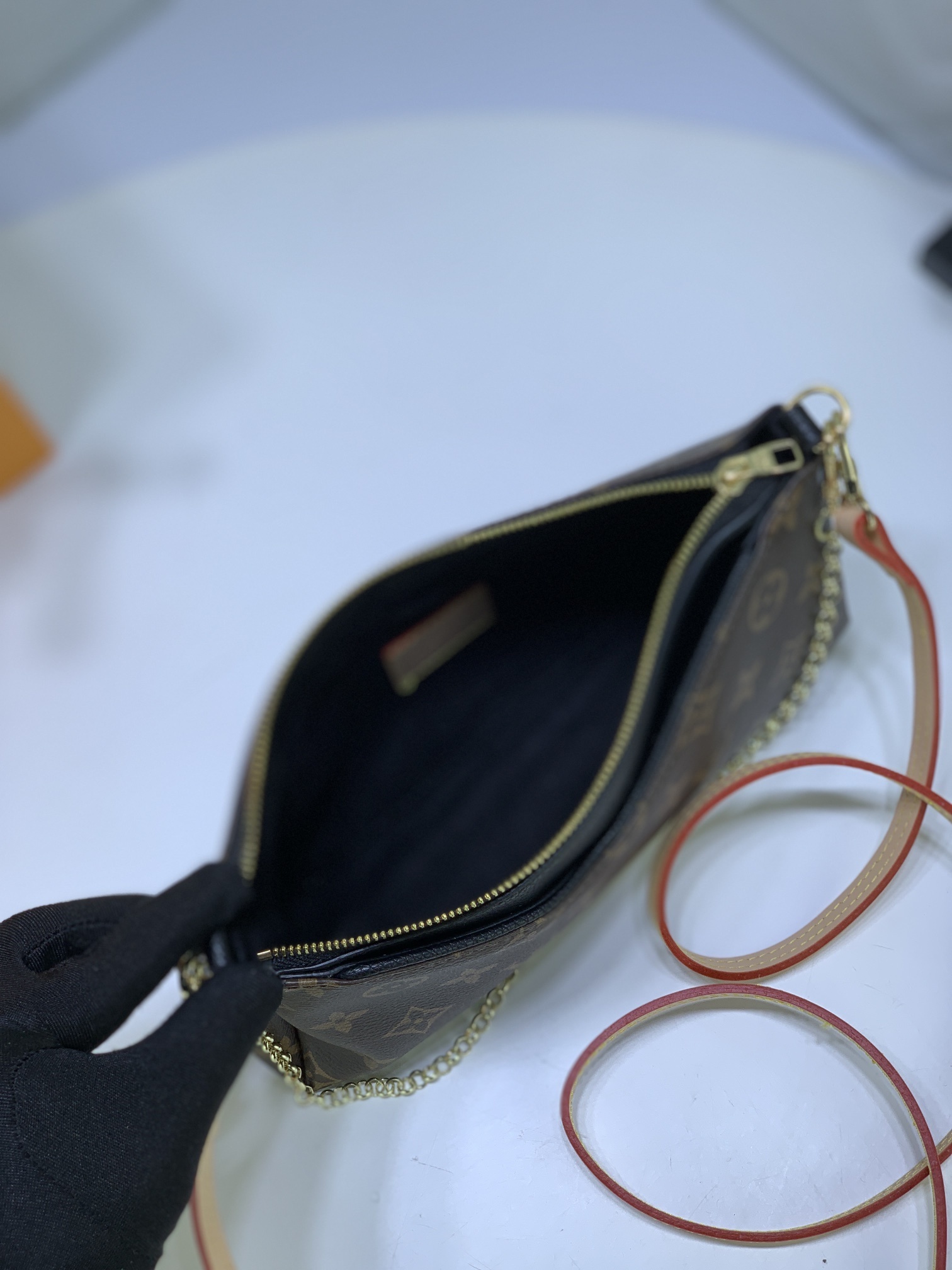 LV PALLS CLUTH M41638