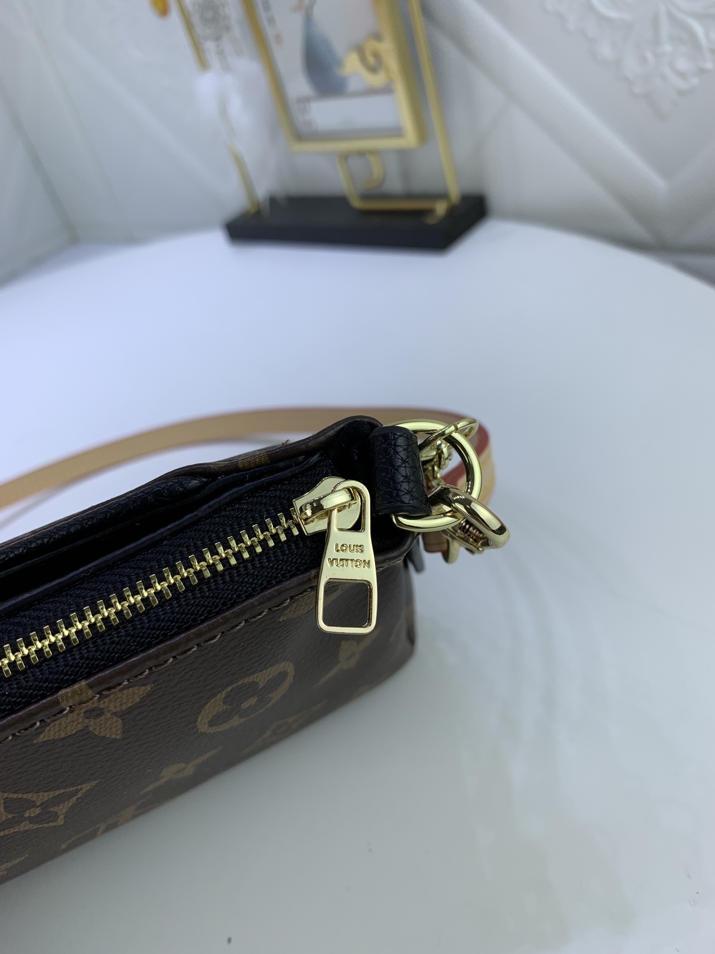 LV PALLS CLUTH M41638