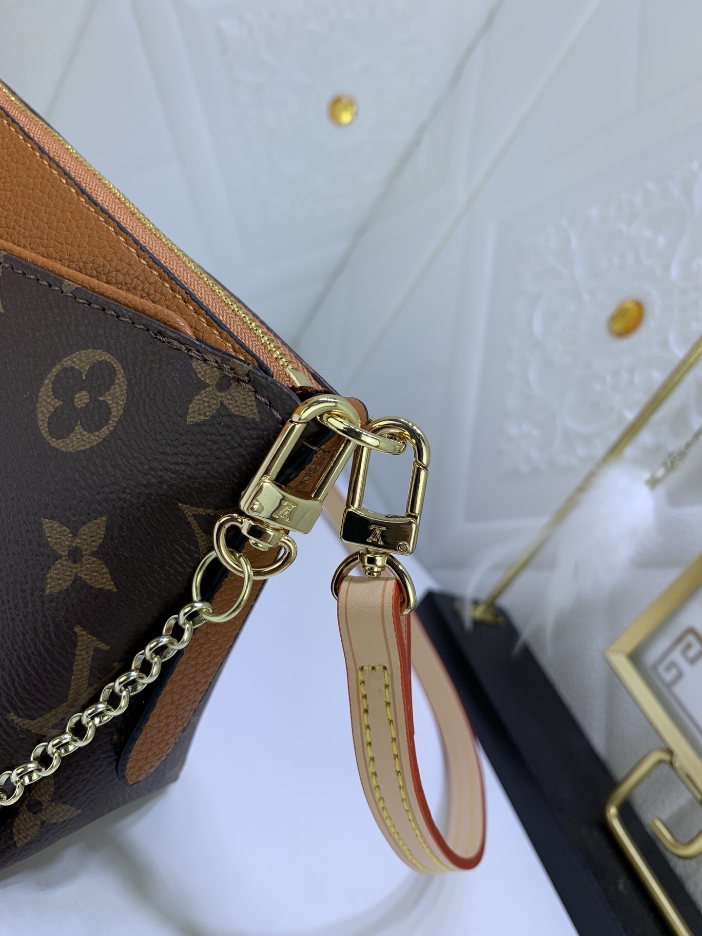 LV PALLS CLUTH M41638