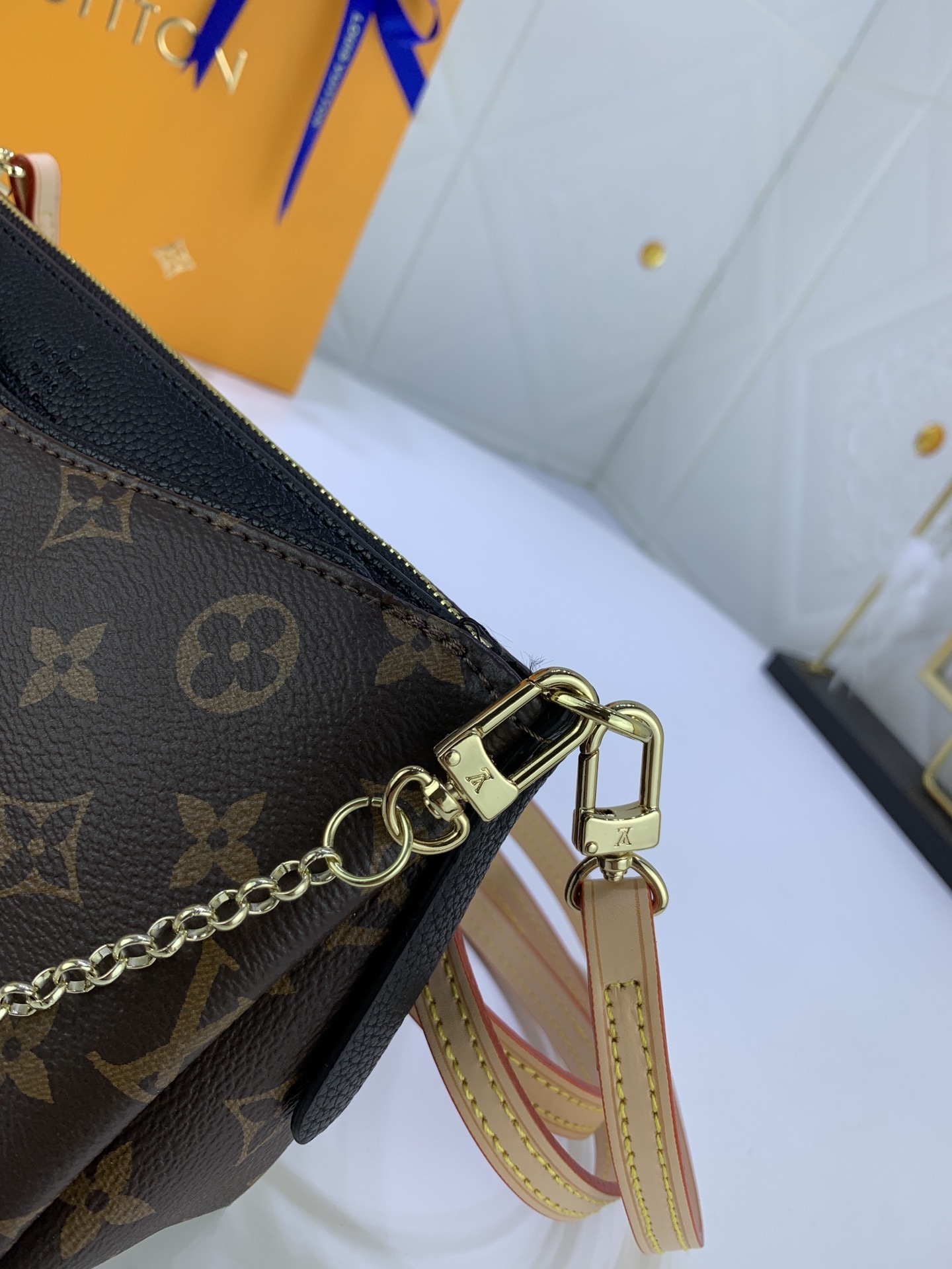 LV PALLS CLUTH M41638