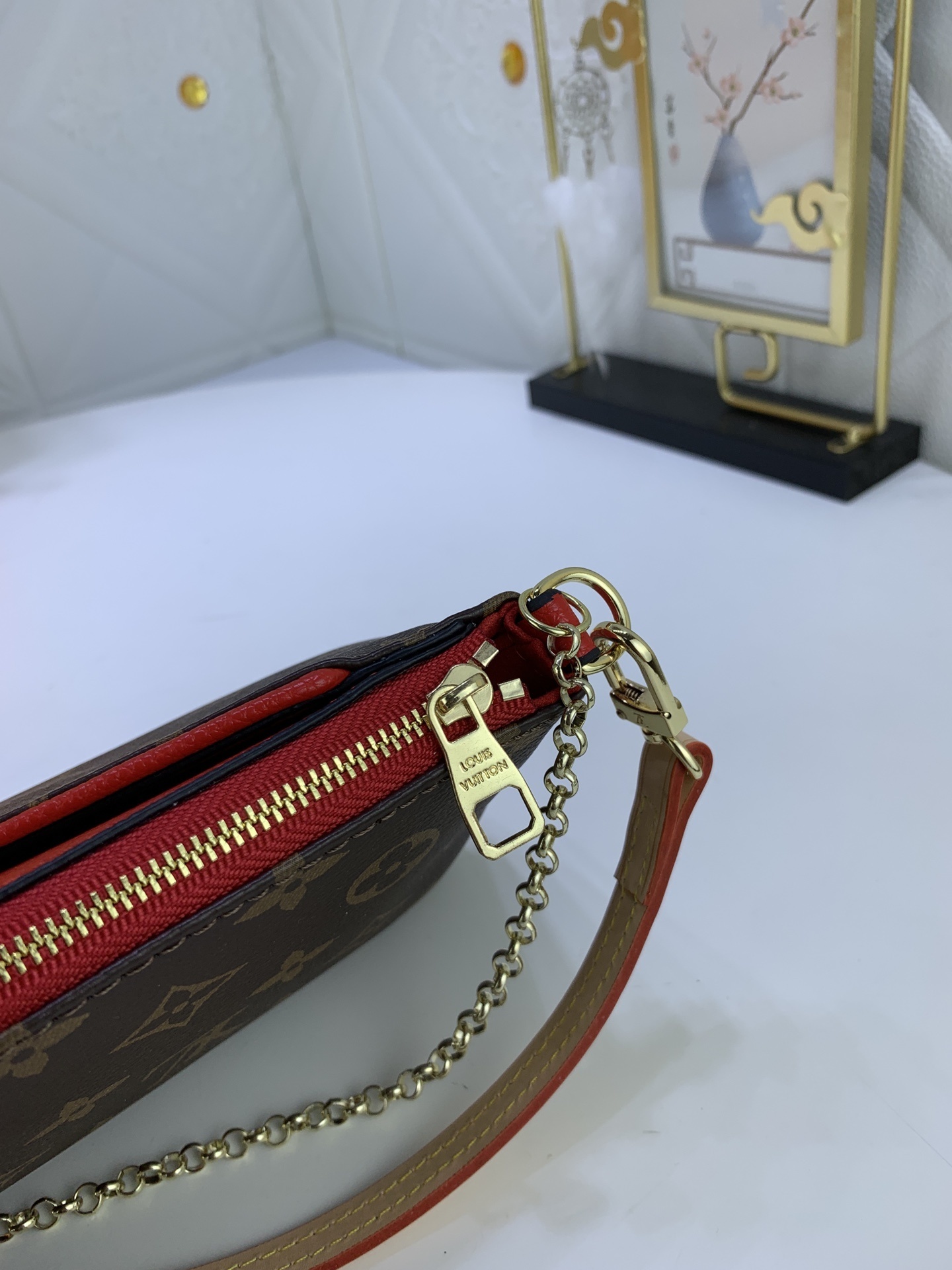 LV PALLS CLUTH M41638