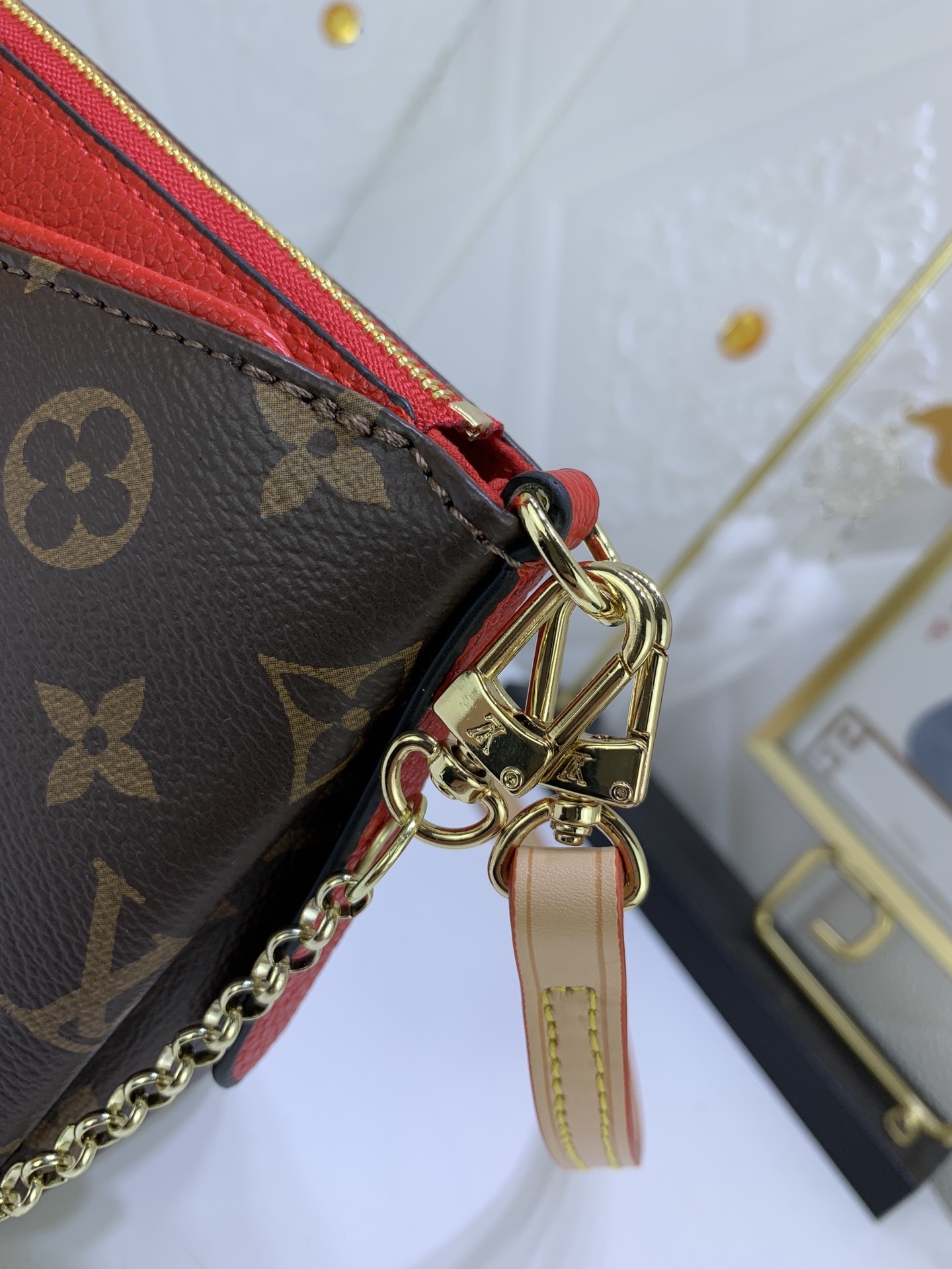 LV PALLS CLUTH M41638