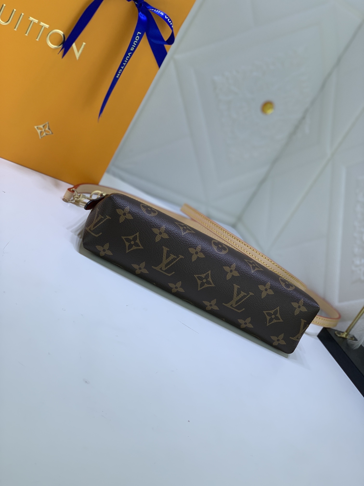 LV PALLS CLUTH M41638