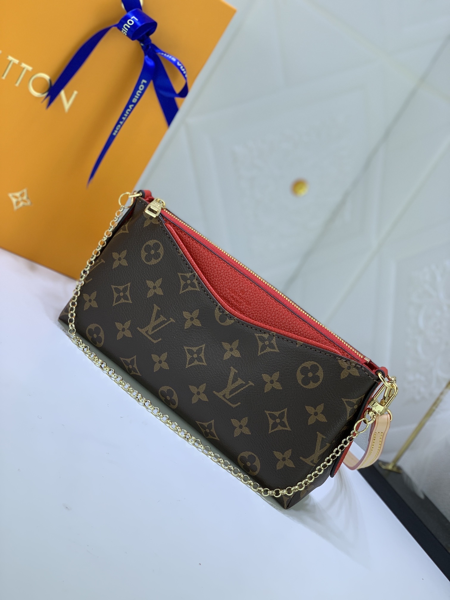 LV PALLS CLUTH M41638