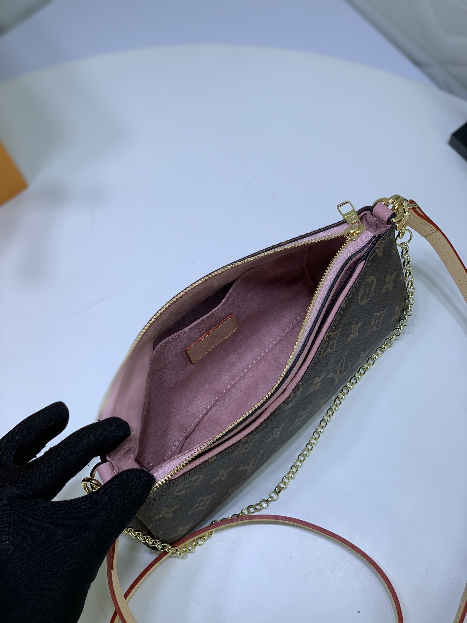 LV PALLS CLUTH M41638