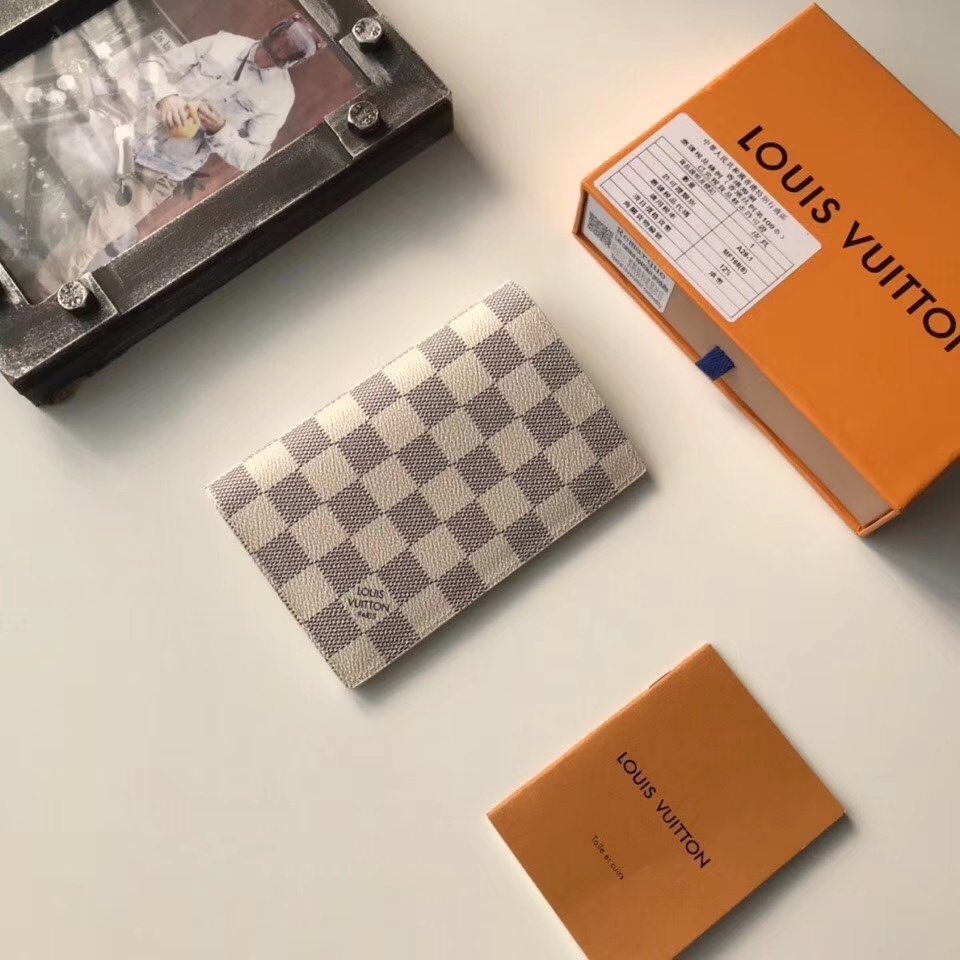 LV PASSPORT COVER M60181A