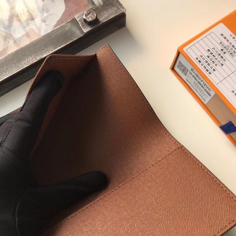 LV PASSPORT COVER M60181A