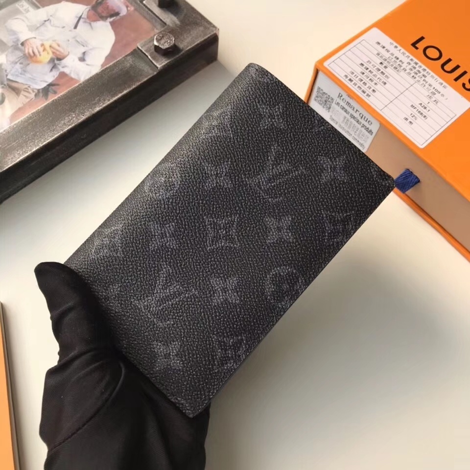 LV PASSPORT COVER M60181A