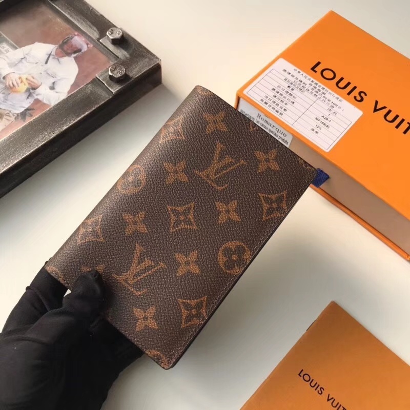 LV PASSPORT COVER M60181A