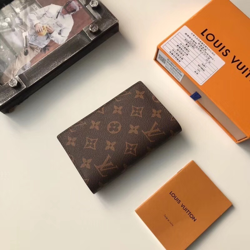 LV PASSPORT COVER M60181A