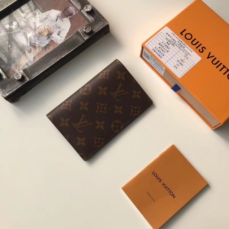 LV PASSPORT COVER M60181A