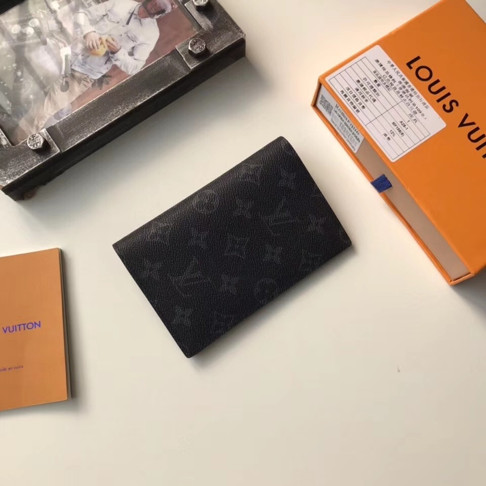 LV PASSPORT COVER M60181A