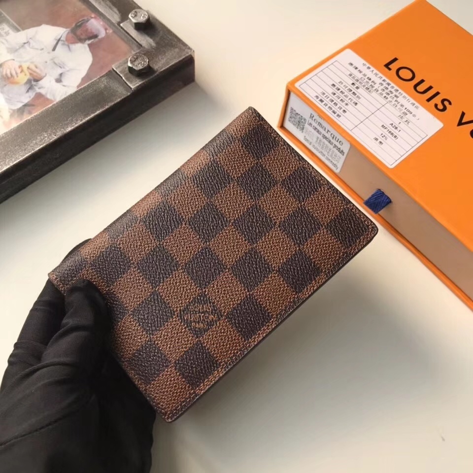 LV PASSPORT COVER M60181A