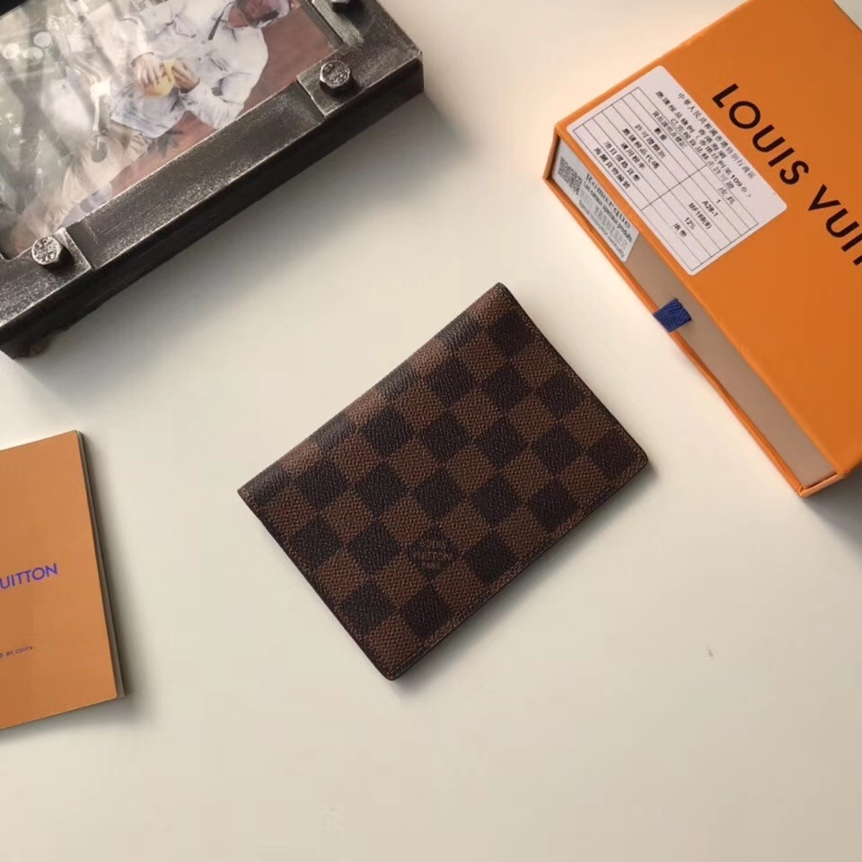 LV PASSPORT COVER M60181A