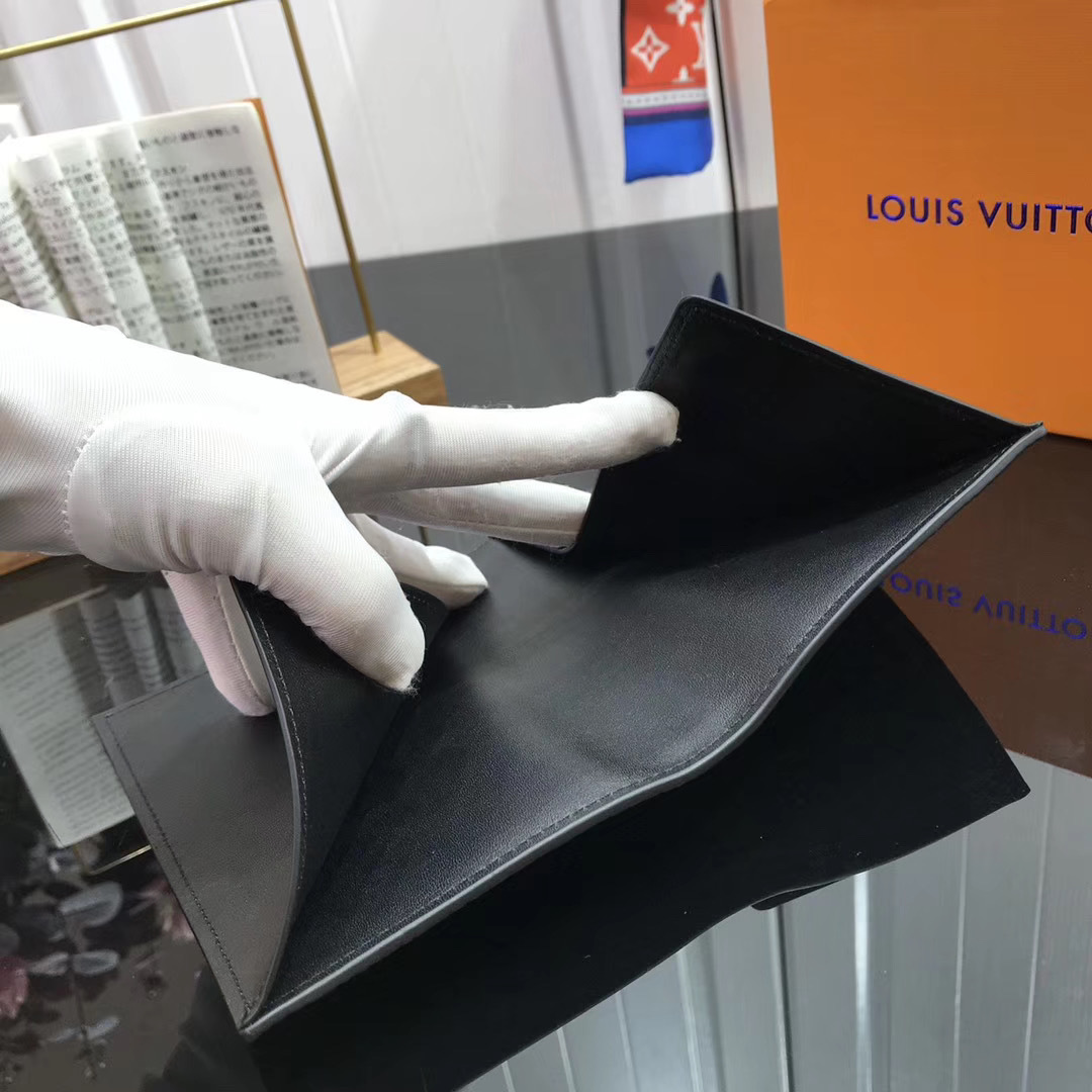 LV PASSPORT COVER M62089 