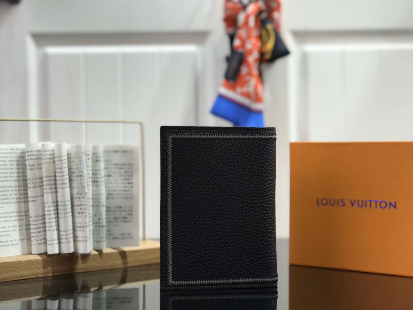 LV PASSPORT COVER M62089 