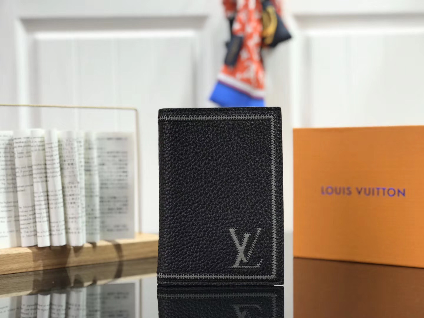 LV PASSPORT COVER M62089