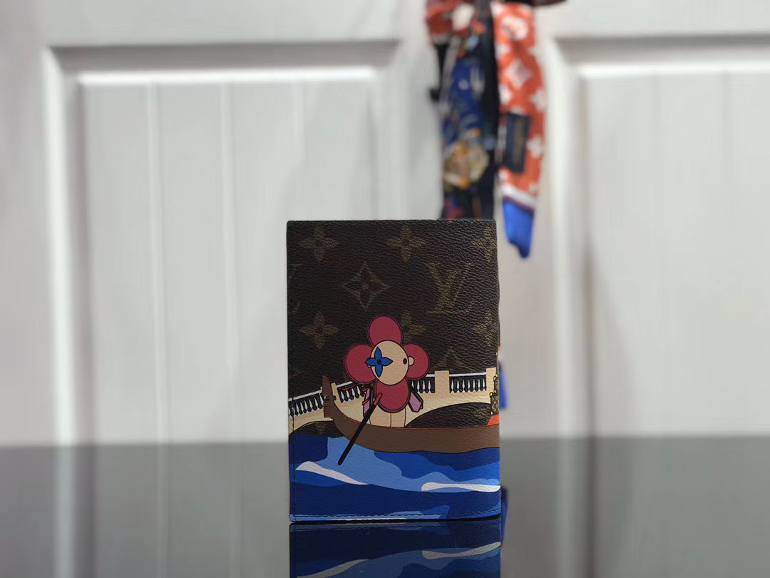 LV PASSPORT COVER M64411