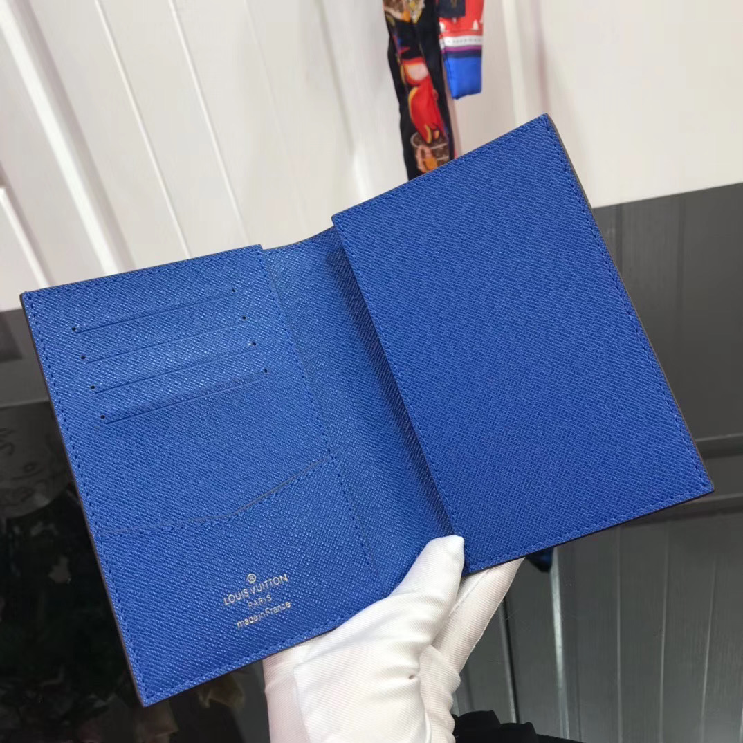 LV PASSPORT COVER M64411