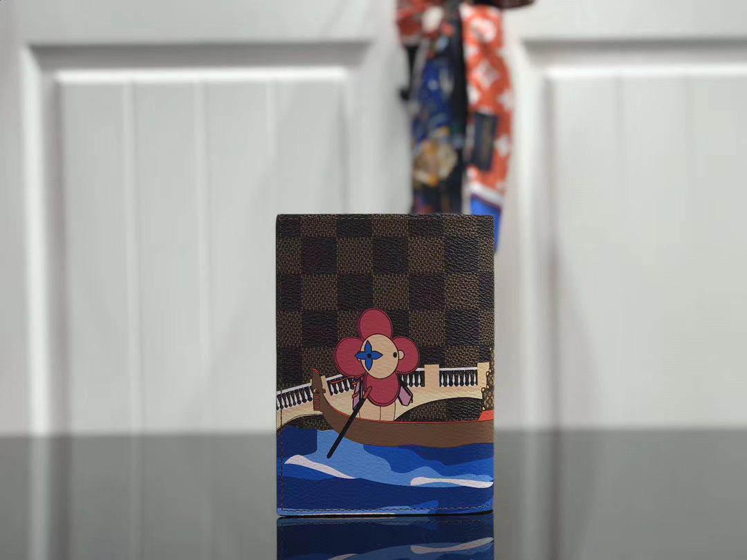 LV PASSPORT COVER M64411