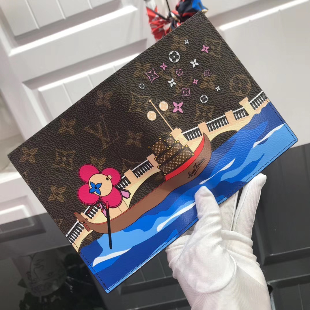 LV PASSPORT COVER M64411