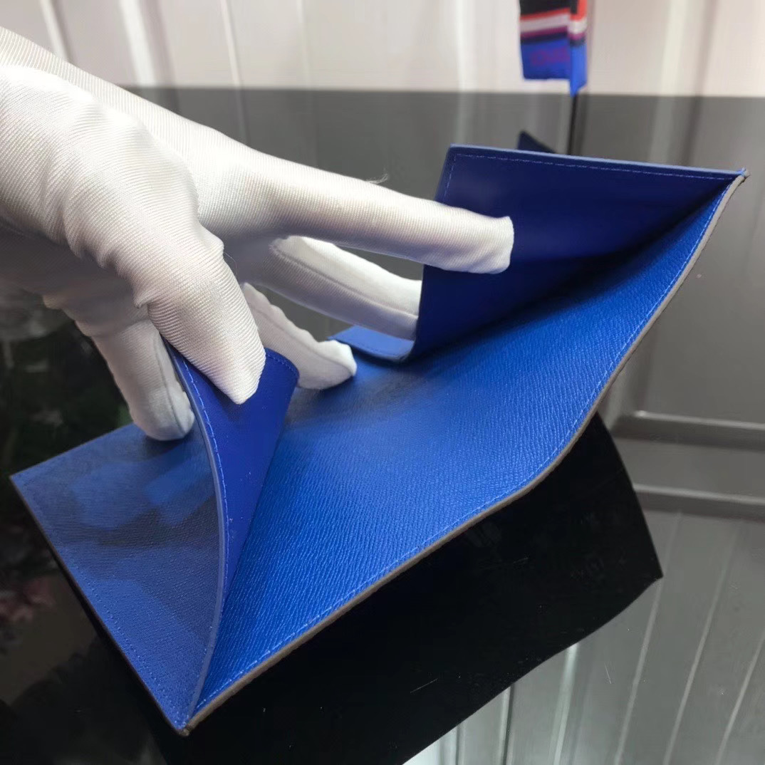 LV PASSPORT COVER M64411