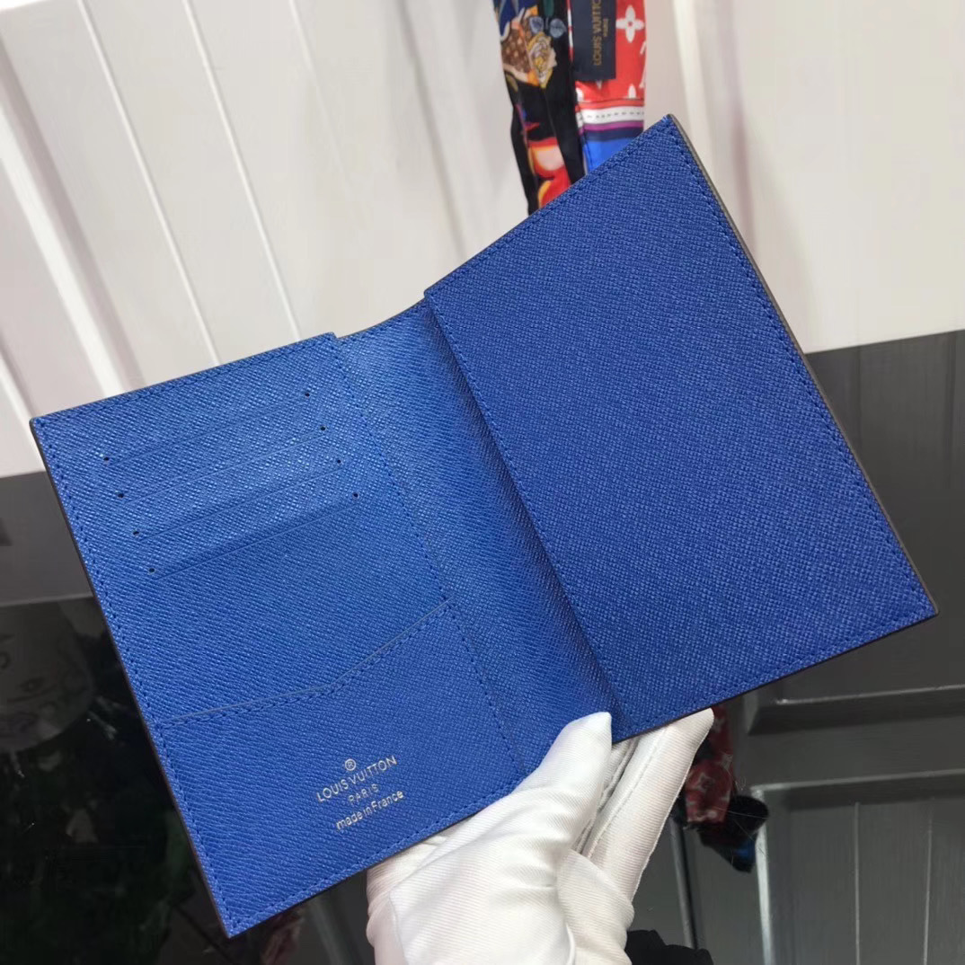 LV PASSPORT COVER M64411