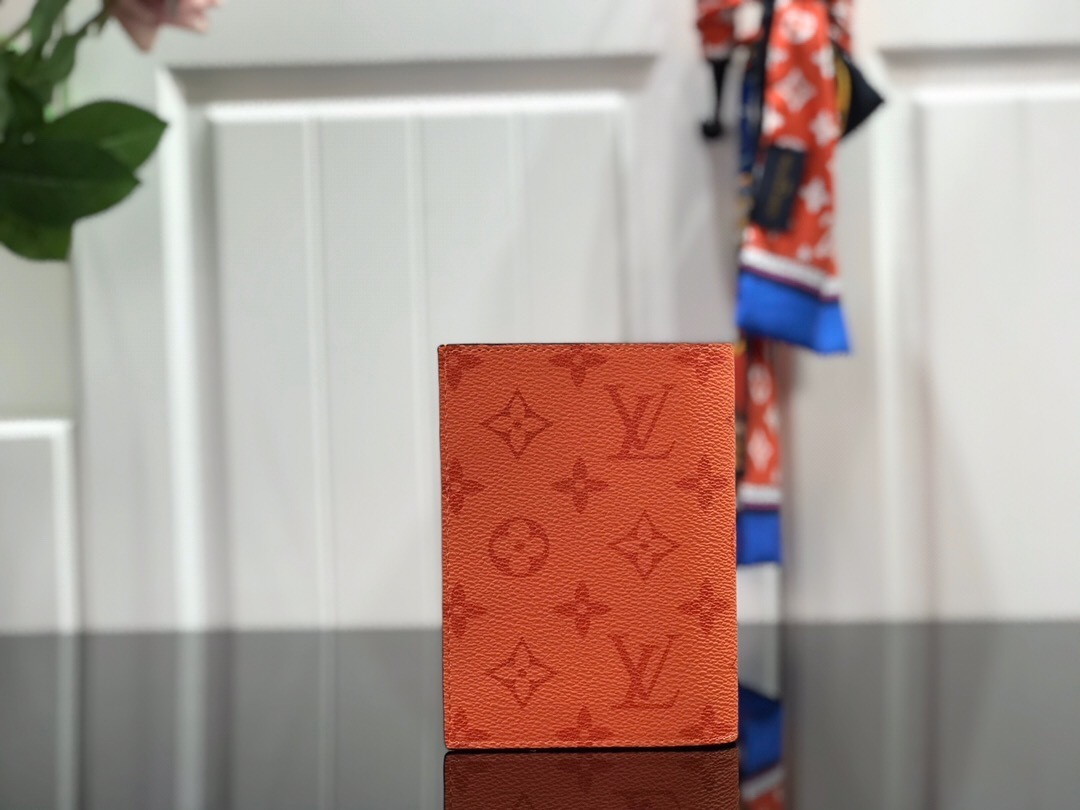 LV PASSPORT COVER M64502 