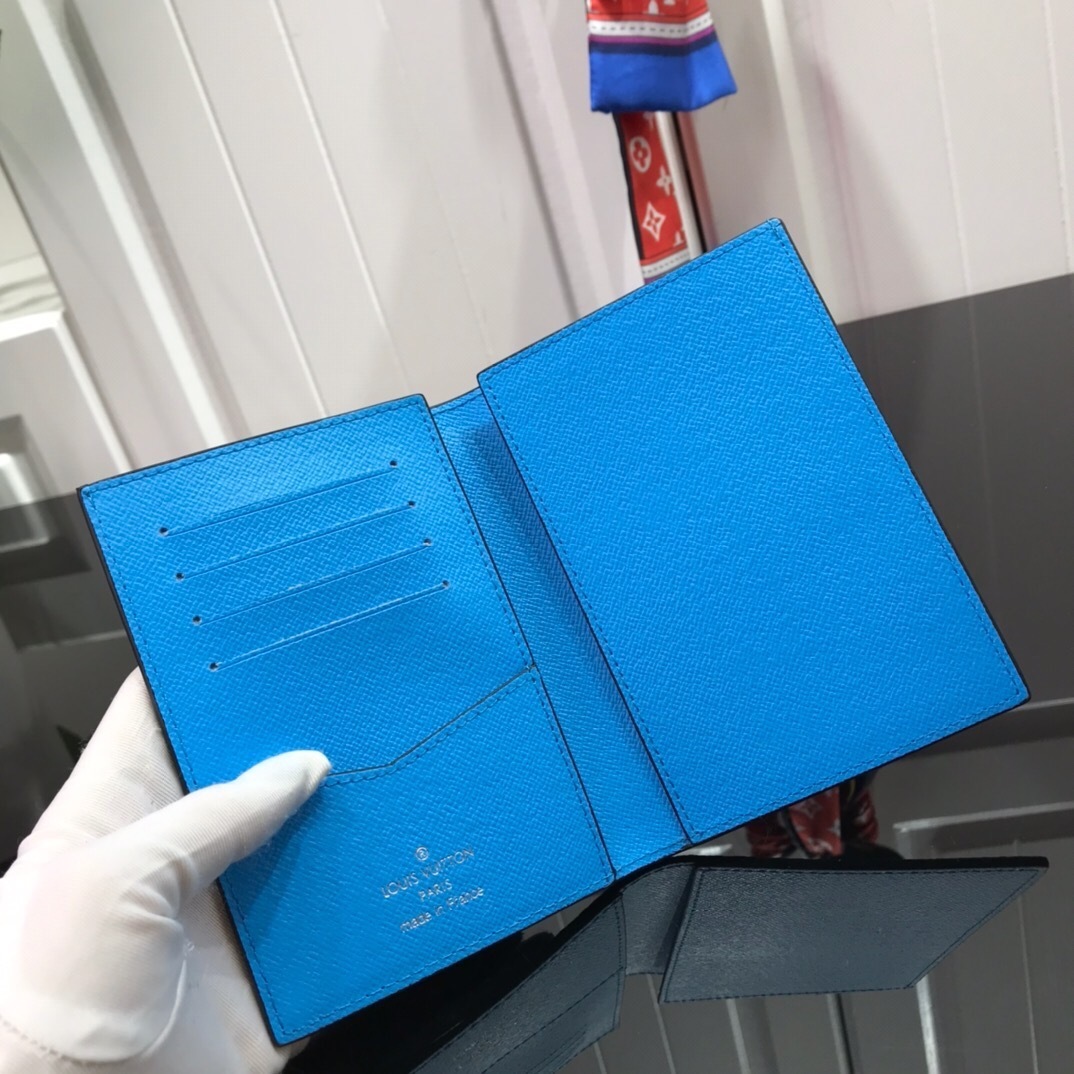 LV PASSPORT COVER M64502 