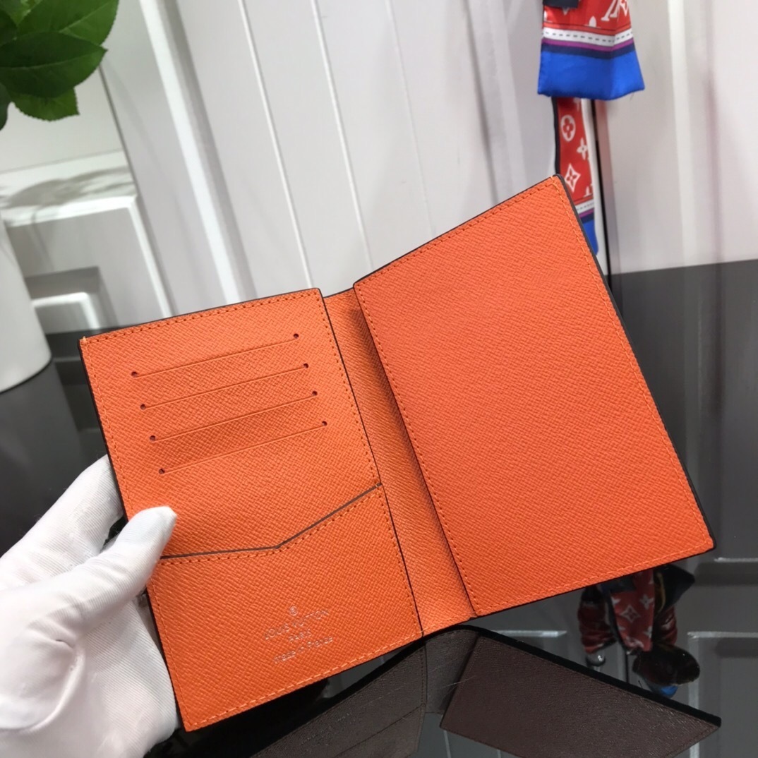 LV PASSPORT COVER M64502 