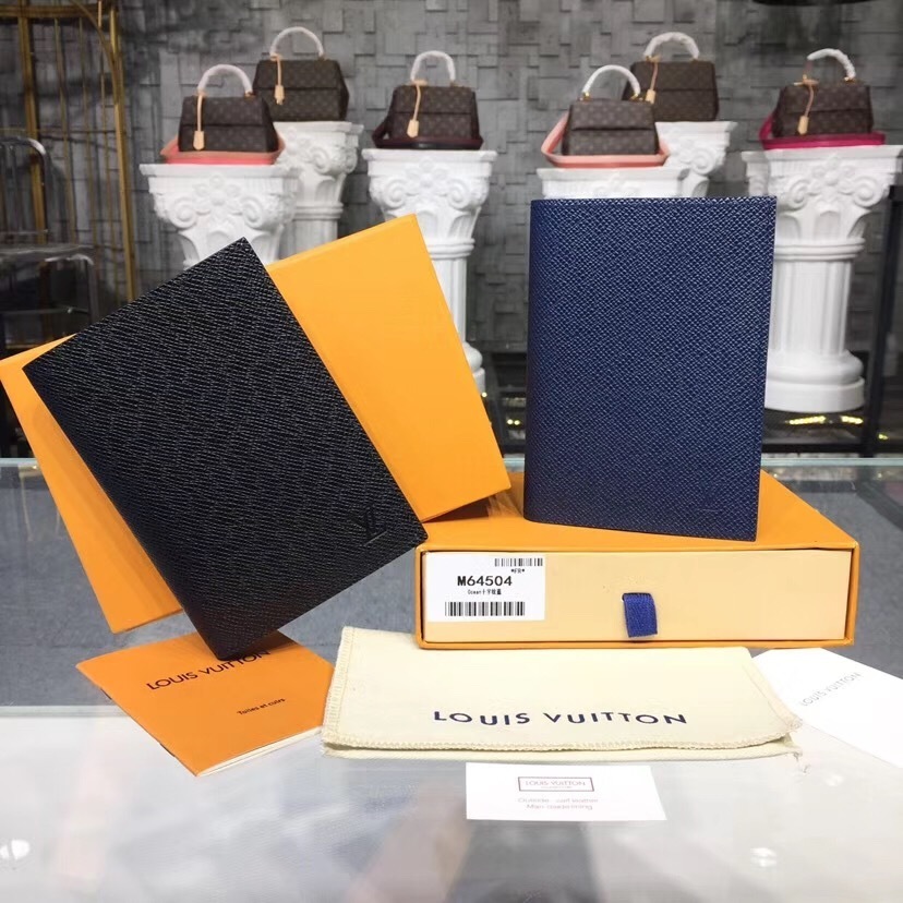 LV PASSPORT COVER M64503