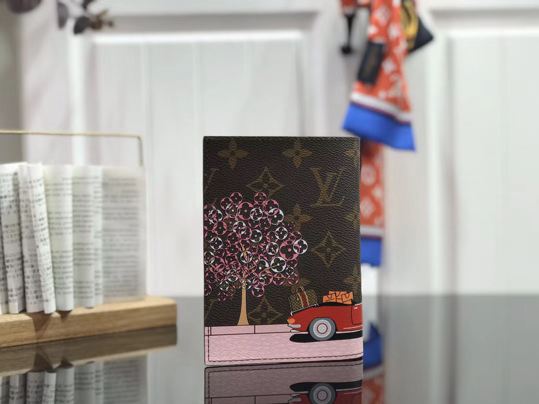 LV PASSPORT COVER M68493 