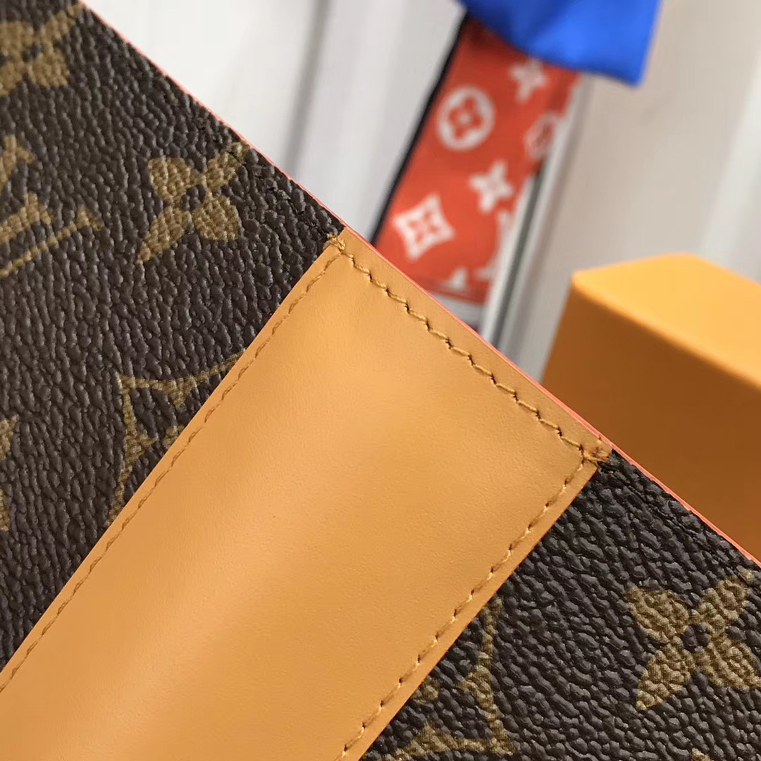 LV PASSPORT COVER M68906