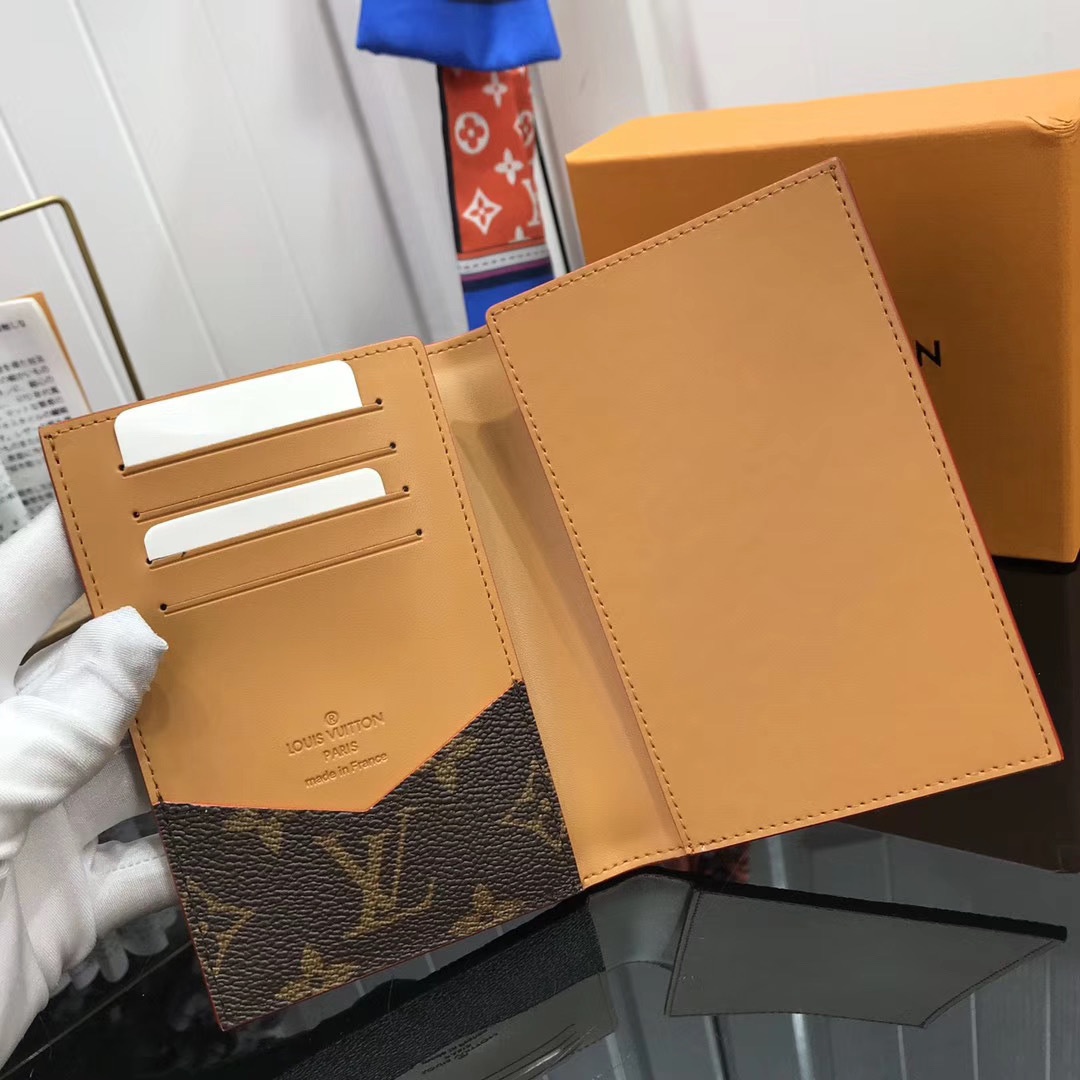 LV PASSPORT COVER M68906