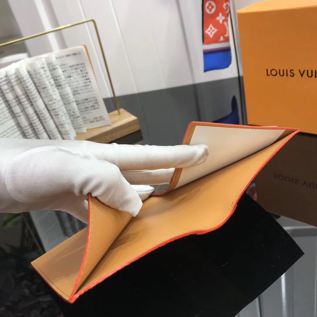 LV PASSPORT COVER M68906