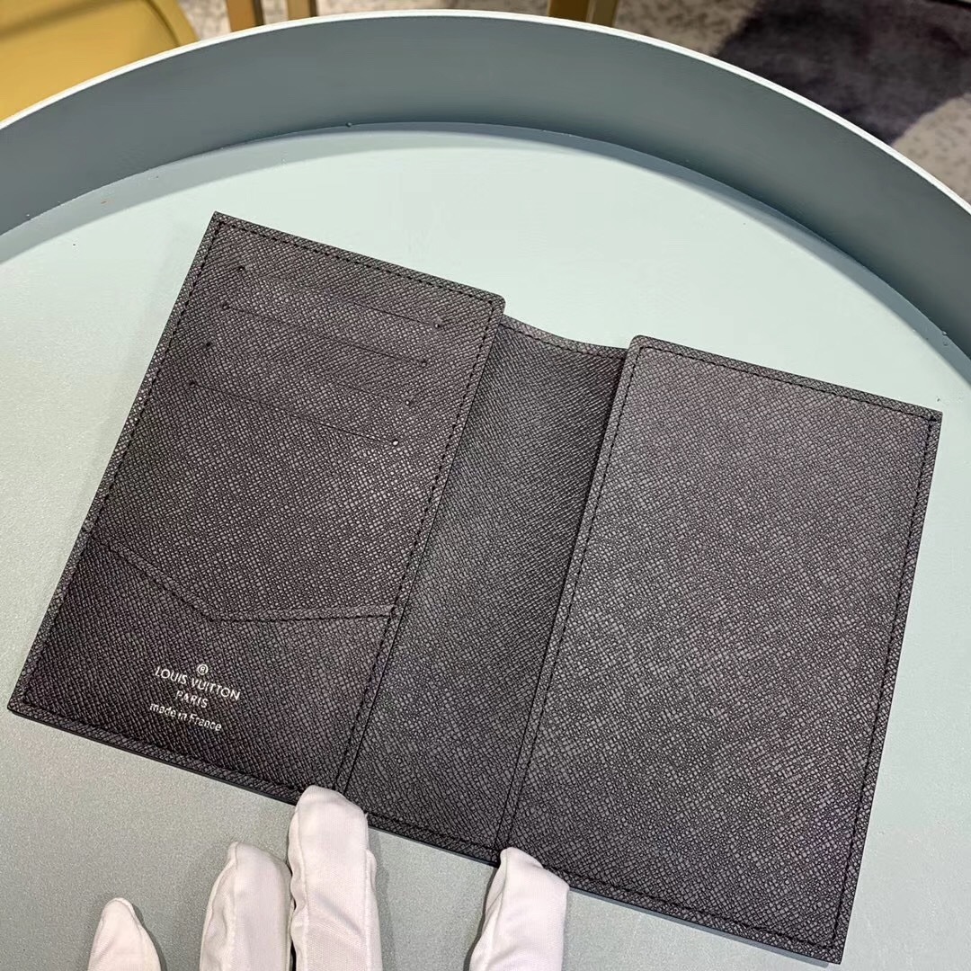 LV PASSPORT COVER N64411