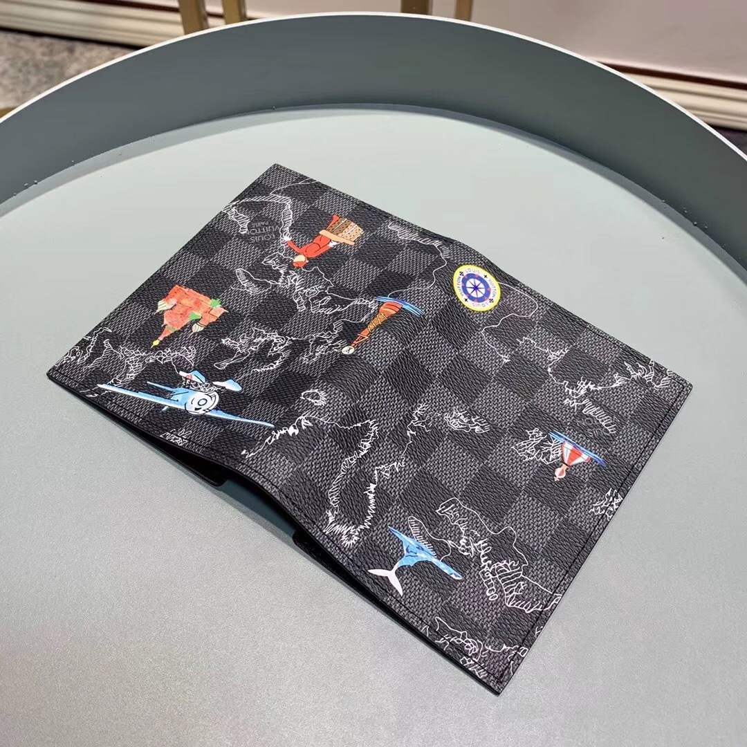 LV PASSPORT COVER N64411