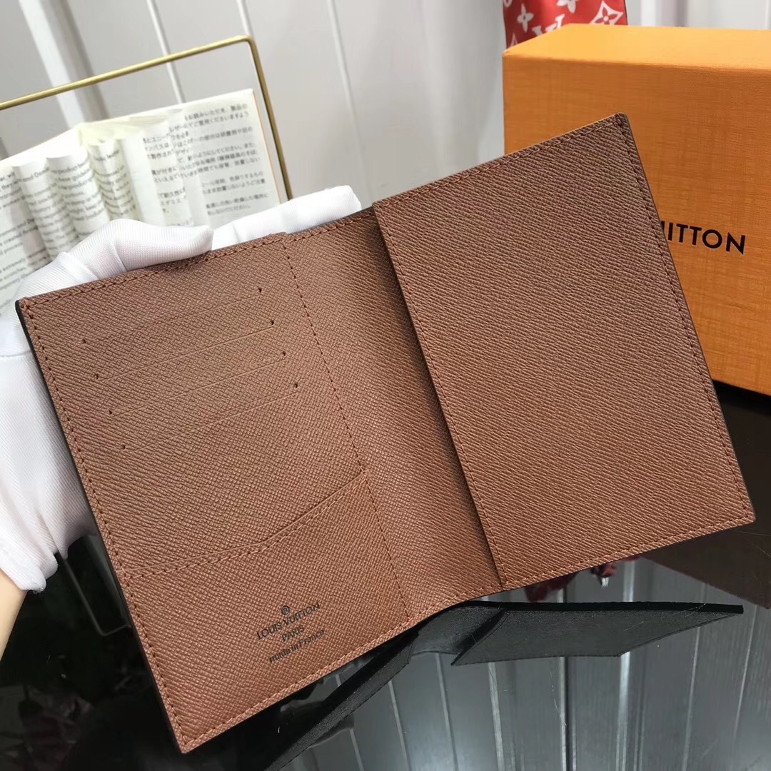 LV PASSPORT COVER N64411PQ