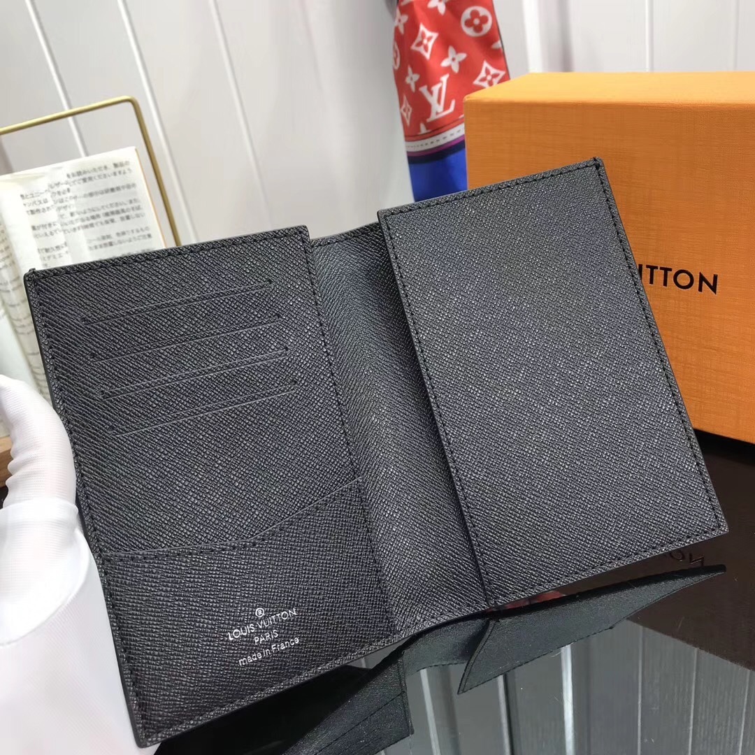 LV PASSPORT COVER N64411PQ