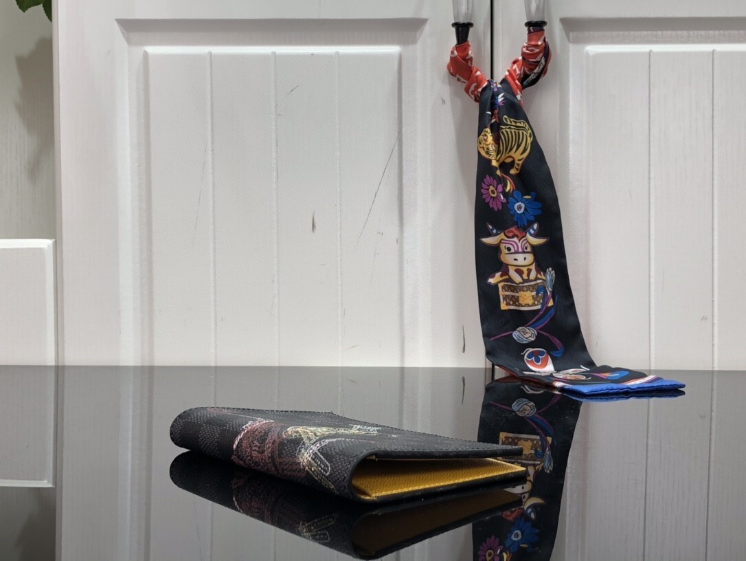 LV PASSPORT COVER N64604 