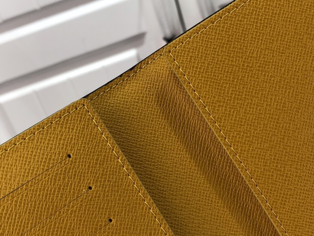 LV PASSPORT COVER N64604 