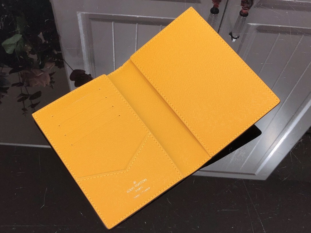 LV PASSPORT COVER N64604 