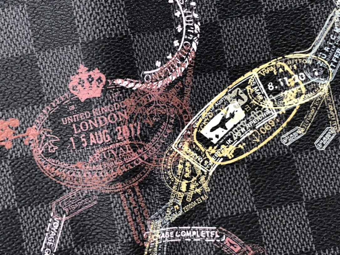 LV PASSPORT COVER N64604 