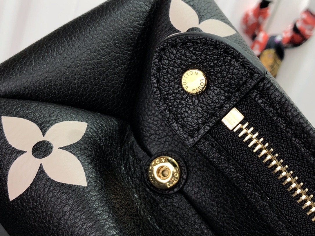 LV PETIT PALAIS M58913