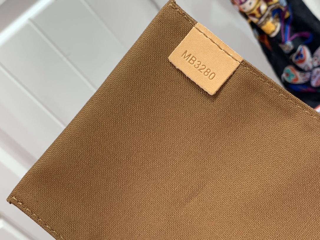 LV PETIT SAC PLAT M69442