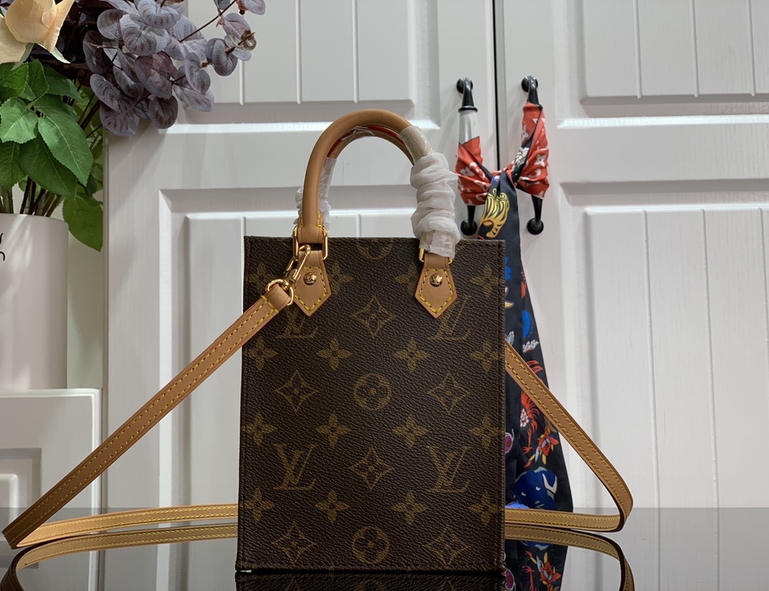 LV PETIT SAC PLAT M69442